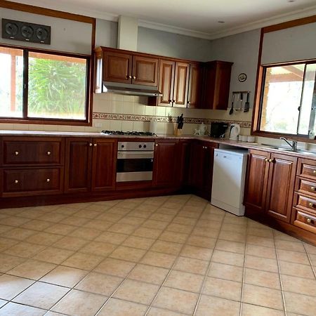 Bee'S Place - 3 Bedroom Home On 10 Acres Of Land With Distant Ocean Views Emu Bay 외부 사진