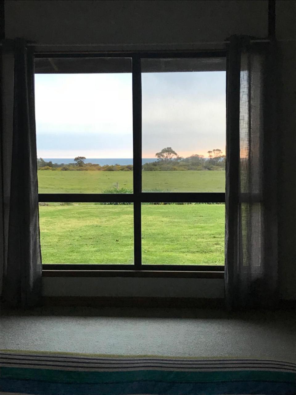 Bee'S Place - 3 Bedroom Home On 10 Acres Of Land With Distant Ocean Views Emu Bay 외부 사진