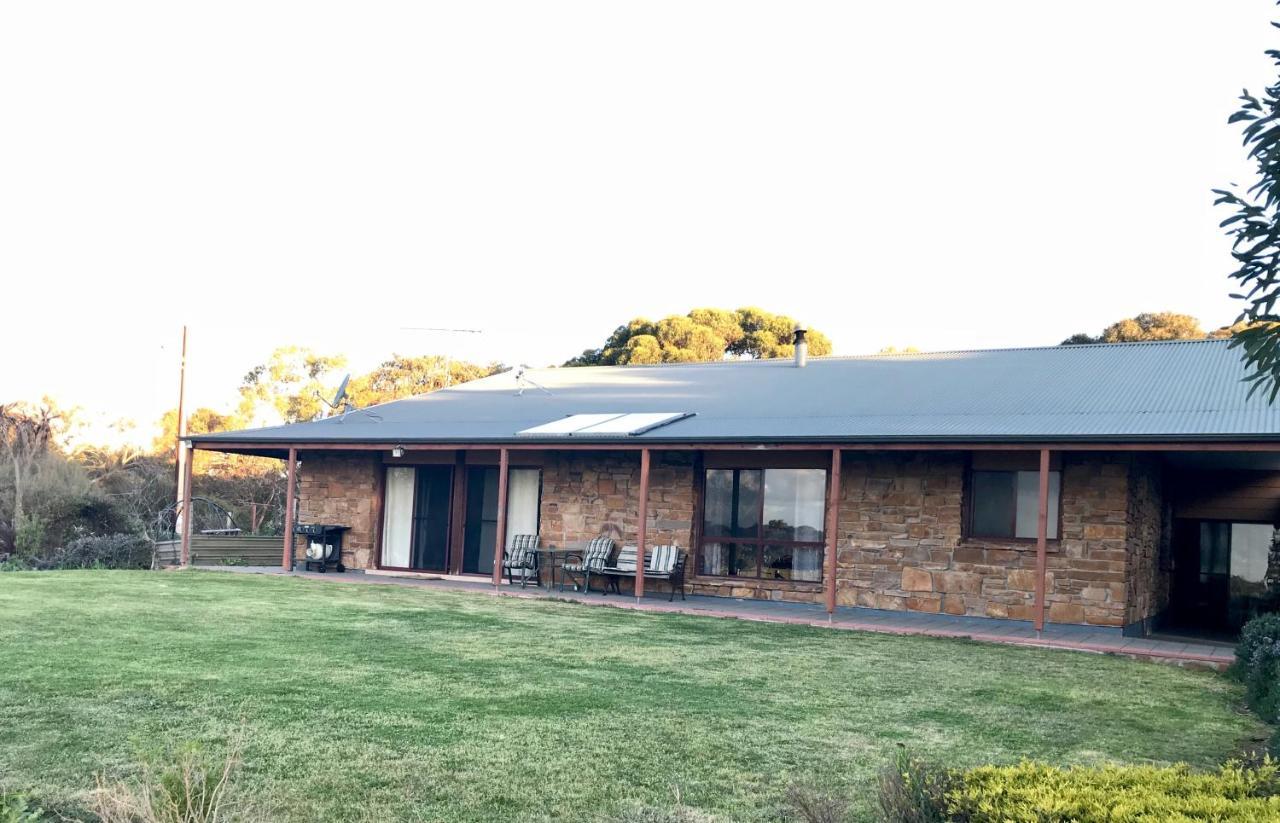 Bee'S Place - 3 Bedroom Home On 10 Acres Of Land With Distant Ocean Views Emu Bay 외부 사진