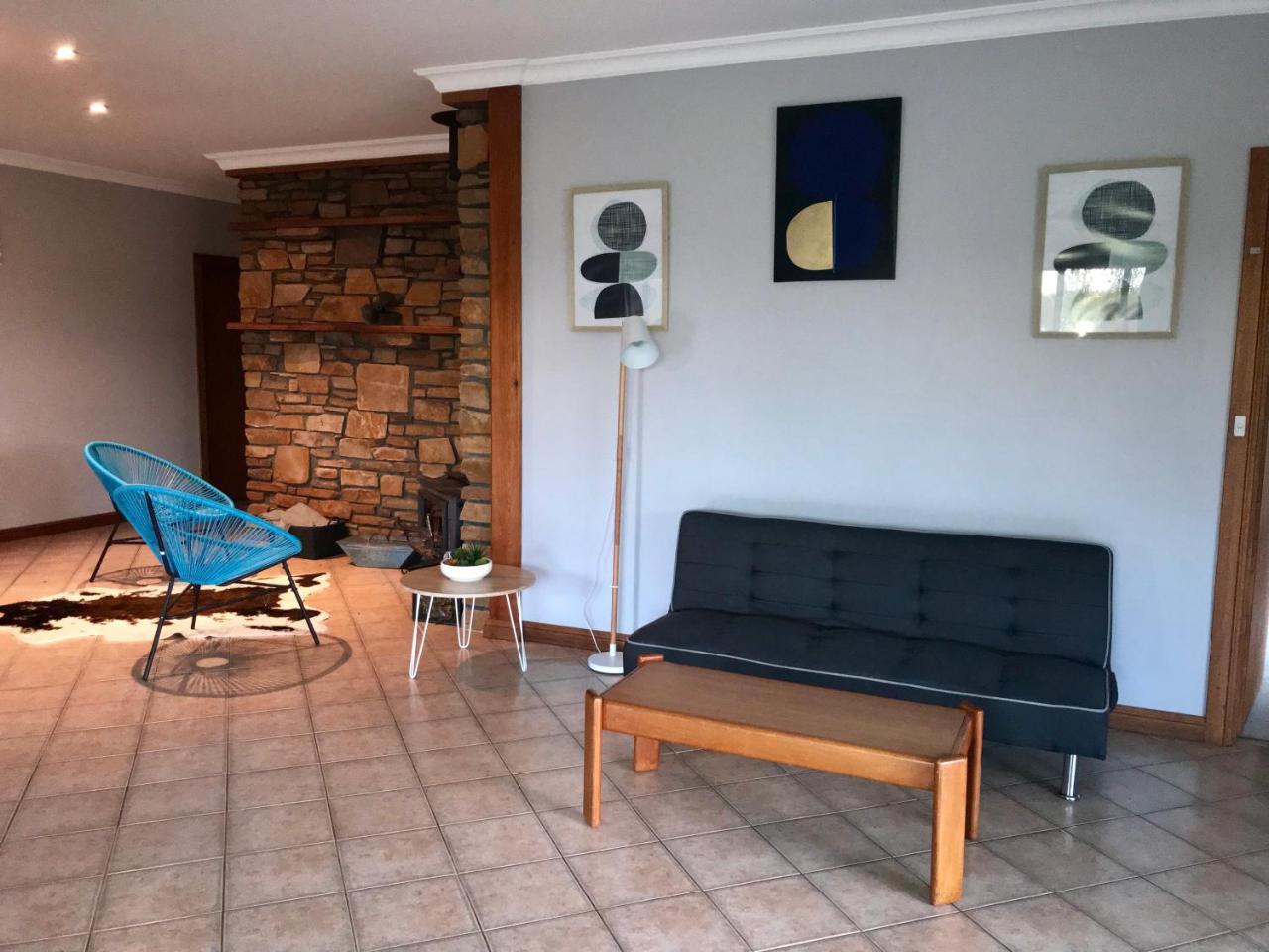 Bee'S Place - 3 Bedroom Home On 10 Acres Of Land With Distant Ocean Views Emu Bay 외부 사진