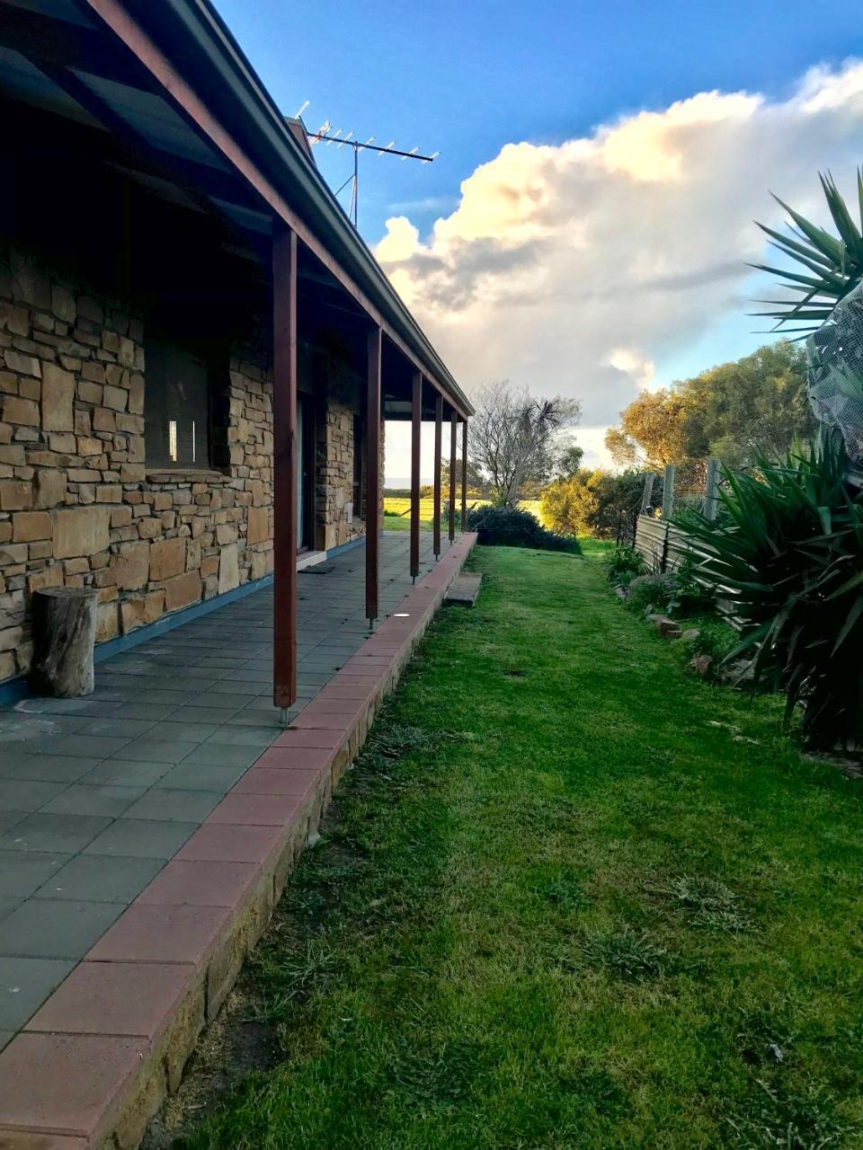 Bee'S Place - 3 Bedroom Home On 10 Acres Of Land With Distant Ocean Views Emu Bay 외부 사진