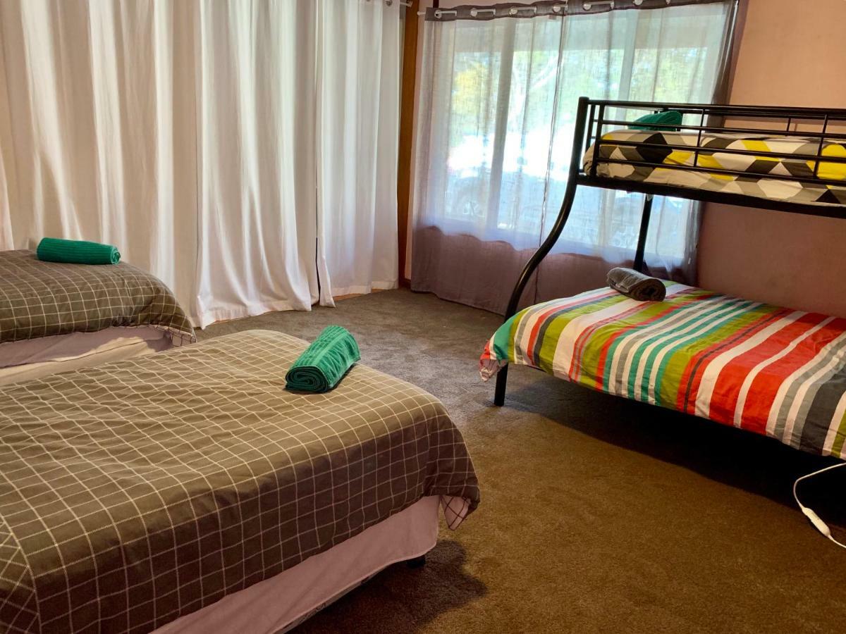 Bee'S Place - 3 Bedroom Home On 10 Acres Of Land With Distant Ocean Views Emu Bay 외부 사진